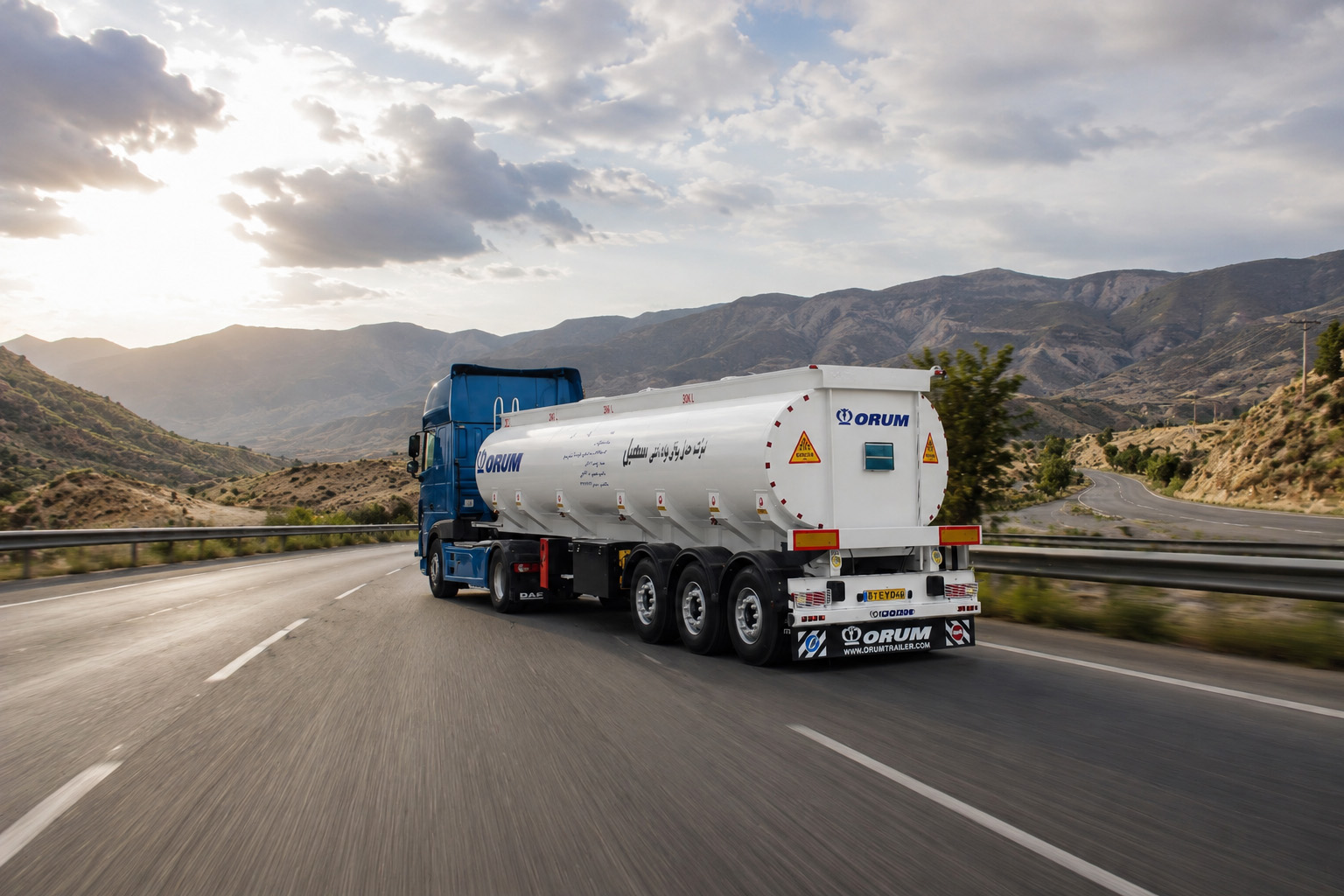 fuel-tanker-trailer4 تریلر تانکر حمل سوخت مایع چهار ماده اروم تریلر